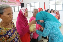 50 Kaum ibu di Pematangsiantar dapat bingkisan di Hari Ibu