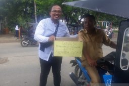 Warga kumpul donasi bantu bayar tagihan listrik kantor bupati Gorut