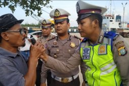 Alat khusus alkometer digunakan Polres Tanjungpinang razia sopir mabuk