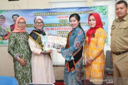 Melati Erzaldi distribusikan 7.500 eksemplar Maudi ke Bangka Barat