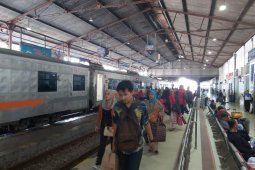 Libur Natal, ribuan penumpang padati stasiun di Daop Madiun