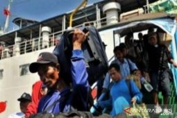 Penumpang kapal laut di Pelabuhan Pangkalbalam turun jelang Natal