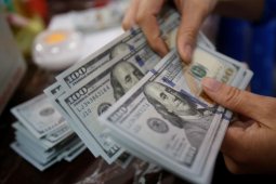 Dolar naik tipis, pedagang fokus ke data penggajian