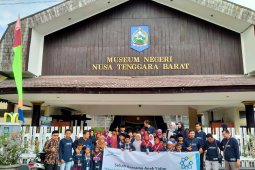 YBM PLN UIW NTB berbagi kebahagiaan melalui program Sehari Bersama Anak Yatim