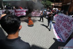 Unjuk rasa mahasiswa IAIN Kediri