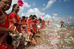 'Saya masih takut' - Asia kenang tsunami yang merenggut 230.000 jiwa