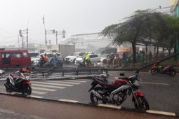 Reklame roboh tewaskan pengendara motor