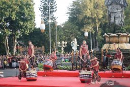 Pembukaan "Denpasar Festival" ke-12 ditandai pemukulan drum Jigu