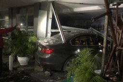 Apotek Senopati bukan pertama kali ditabrak mobil