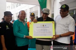 Jalan santai Kemenag Aceh antarkan Erwin ke Mekkah