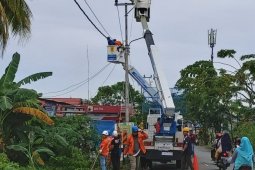 Angin kencang ganggu suplai listrik PLN Kalselteng