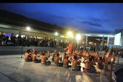 Tari Kecak di Bandara Ngurah Rai