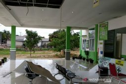 Plafon loket pendaftaran pasien Puskesmas Air Bara ambruk