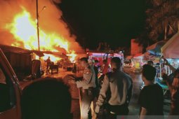 Polisi selidiki penyebab kebakaran 26 kios Pasar Arumbai