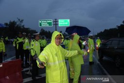 Kakorlantas Polri pimpin penutupan jalur Puncak jelang malam Tahun Baru