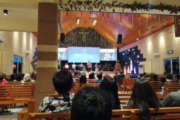 Umat Kristiani di Gorontalo kebaktian malam perpisahan tahun