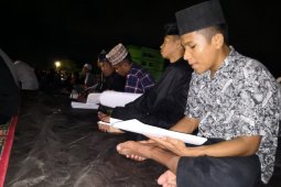 Umat Islam Palu pergantian tahun dengan doa dan dzikir