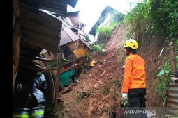 Landslide causes a woman dies in Bogor