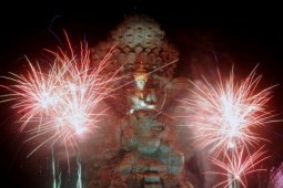 Pesta kembang api tahun baru di GWK