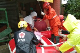 PMI Kota Tangerang terjunkan relawan bantu evakuasi korban banjir