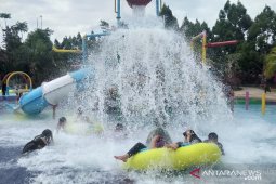 Waterpack citra raya dipadati pengunjung liburan tahun baru