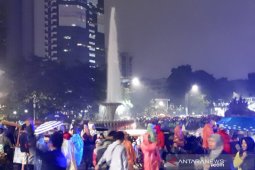 Hujan tidak halangi perayaan tahun baru di Jakarta
