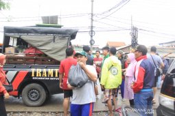 Bantuan distribusikan  ke warga terdampak banjir Tangerang