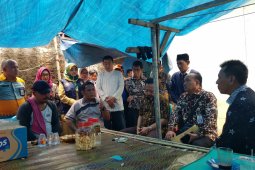 Bupati Bekasi kunjungi keluarga Iyum,  korban tewas tertimpa turap