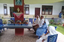 Bupati Malra kunjungi Susteran dan pemukiman warga di Langgur