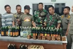 Koramil Cianjur Kota bersama Satpol PP amankan miras dan kopi cleng
