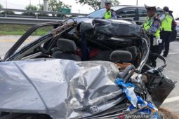 East Java toll road crash kills mother, kids
