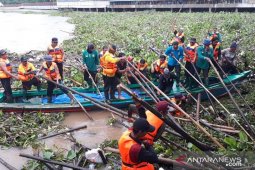 Lima group pasukan turbo bersihkan sampah kiriman