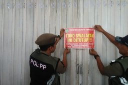 Melanggar perda, 15 toko swalayan di Trenggalek disegel