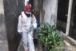 PMI semprotkan disinfektan ke lokasi terdampak banjir Jakpus