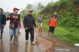 BPBD butuh waktu dua hari lagi evakuasi akses yang putus di Sukajaya Bogor
