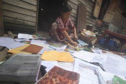 Banjarbaru's diamond mining swamped by flood