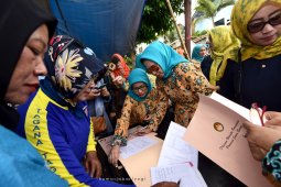 DWP Jabar serahkan bantuan untuk warga terdampak banjir Bandung Barat