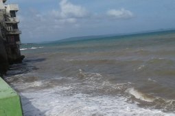 Gelombang tinggi di wilayah perairan NTT dipicu siklon tropis "MANGGA"