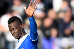 Genoa resmi datangkan penyerang kontroversial Mario Balotelli