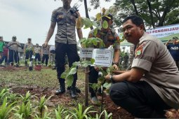 Tanam bibit pohon, Polda Metro Jaya dapat MURI