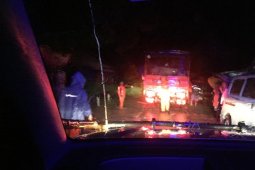 Akses jalan Lintas Barat Sumatera terputus akibat longsor