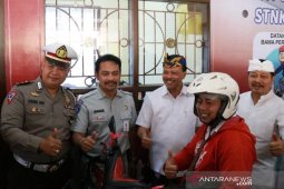Sekda Bali puji "Samsat Gelis" Tabanan permudah pelayanan pajak