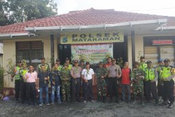 Polsek Mataraman lakukan penghijauan tanam 50 bibit pohon