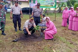 Tindak lanjut program Kapolri, Polres Pasaman Barat Tanam Pohon