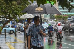 BMKG prakirakan sejumlah kota besar di Indonesia alami hujan ringan