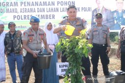 Peduli Penghijauan, Polres Jember tanam ribuan pohon antisipasi bencana alam