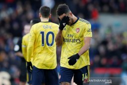 Usai cetak gol, Aubameyang dikartu merah saat Arsenal diimbangi Palace