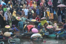 Wali kota Banjarmasin Membuka Pasar Terapung Kuin-Alalak