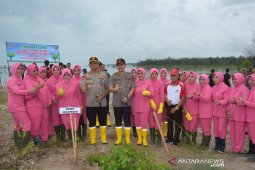 Bhayangkari Bangka turut peduli kelestarian lingkungan (Video)