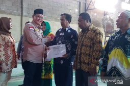Bupati serahkan bantuan bagi warga Tanjung Lalak